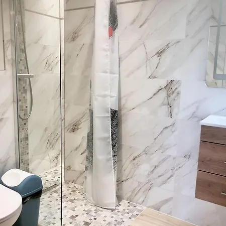 De Luxe Meuble ,clim Et Parking Options, Lave-linge